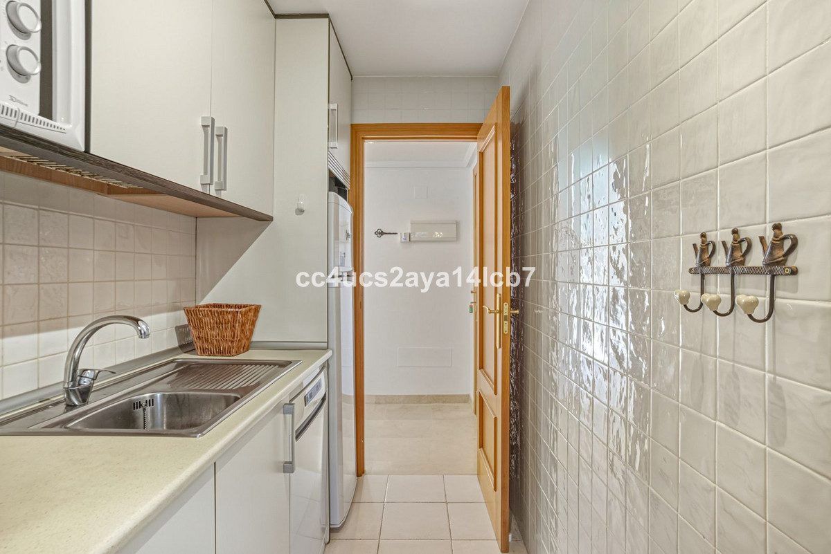 Middle Floor Apartment in Marbella, Costa del Sol – 3 beds – 455000 € - photo 11 of 26