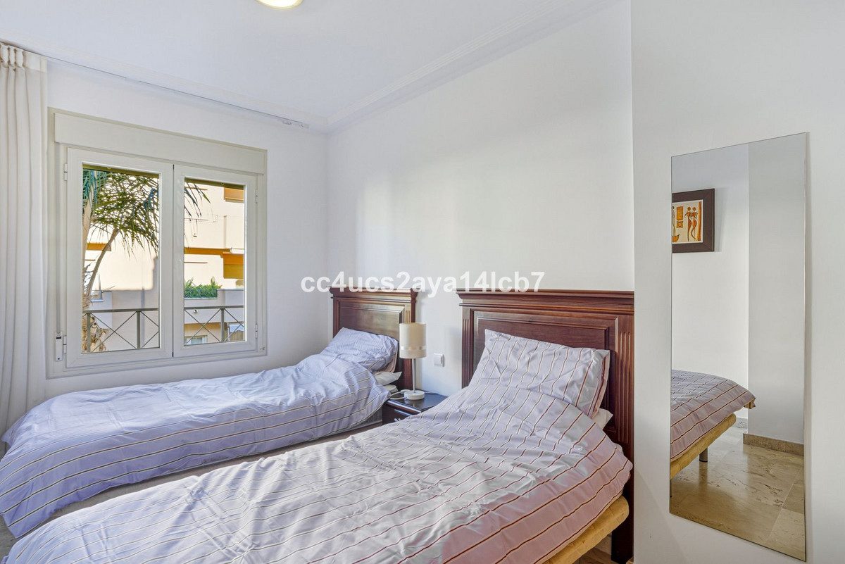 Middle Floor Apartment in Marbella, Costa del Sol – 3 beds – 455000 € - photo 16 of 26