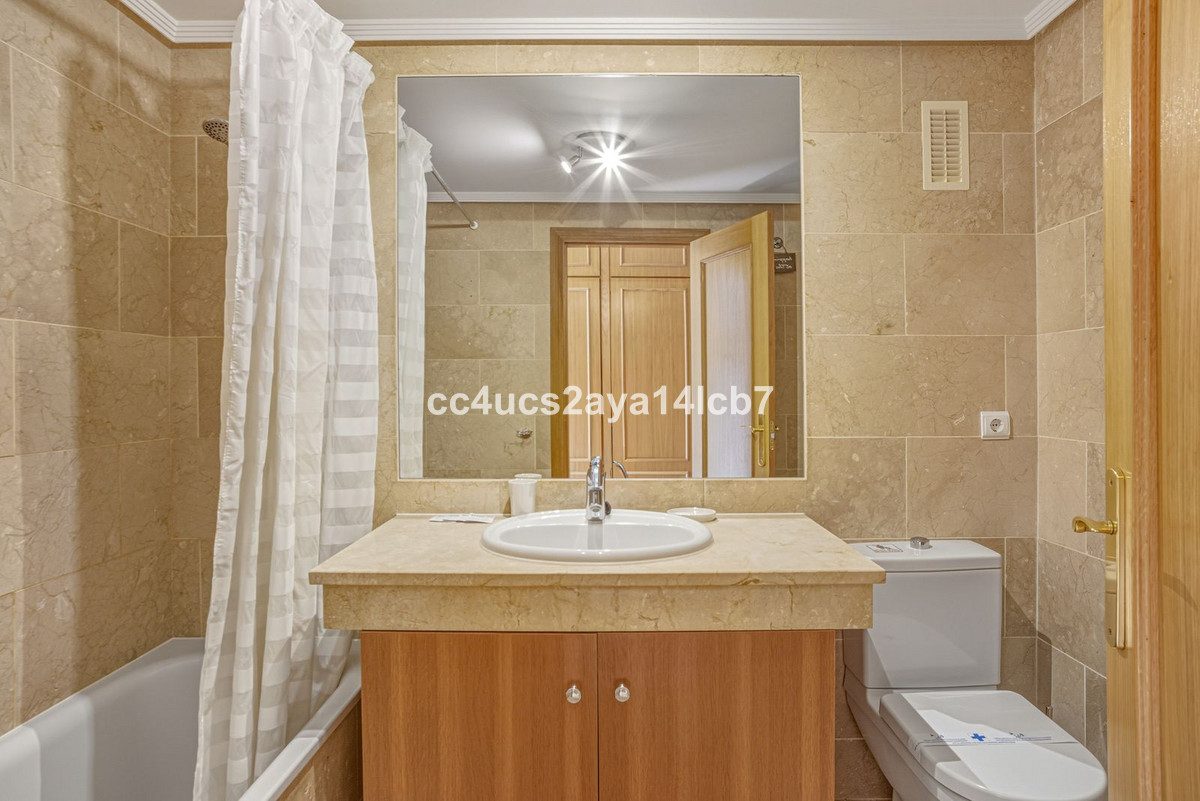 Middle Floor Apartment in Marbella, Costa del Sol – 3 beds – 455000 € - photo 19 of 26