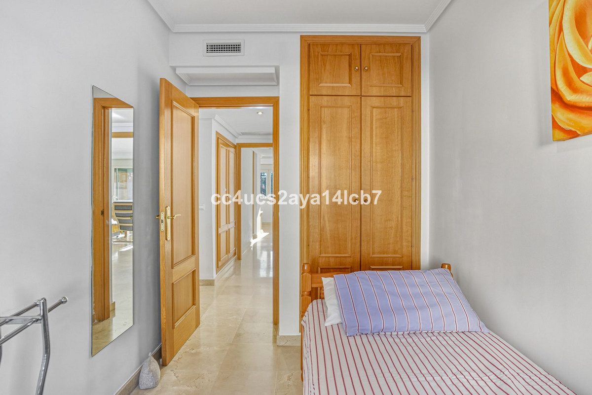 Middle Floor Apartment in Marbella, Costa del Sol – 3 beds – 455000 € - photo 21 of 26
