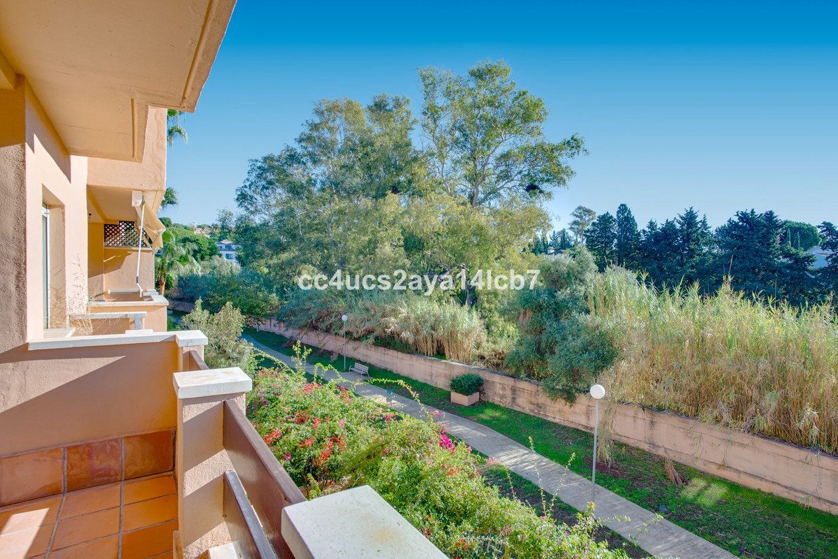 Middle Floor Apartment in Marbella, Costa del Sol – 3 beds – 455000 € - photo 23 of 26