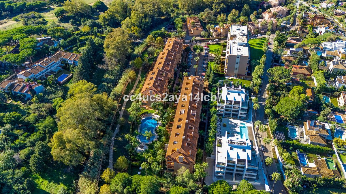 Middle Floor Apartment in Marbella, Costa del Sol – 3 beds – 455000 € - photo 25 of 26