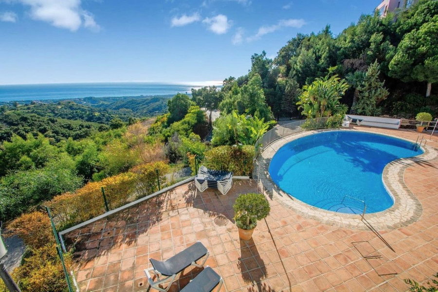 Middle Floor Apartment in Marbella, Costa del Sol – 2 beds – 399000 € - photo 1 of 26