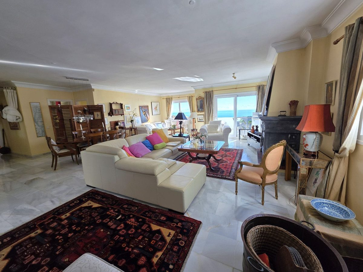 Middle Floor Apartment in Marbella, Costa del Sol – 2 beds – 399000 € - photo 2 of 26