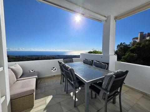 Middle Floor Apartment in Marbella, Costa del Sol – 2 beds – 399000 € - photo 3 of 26