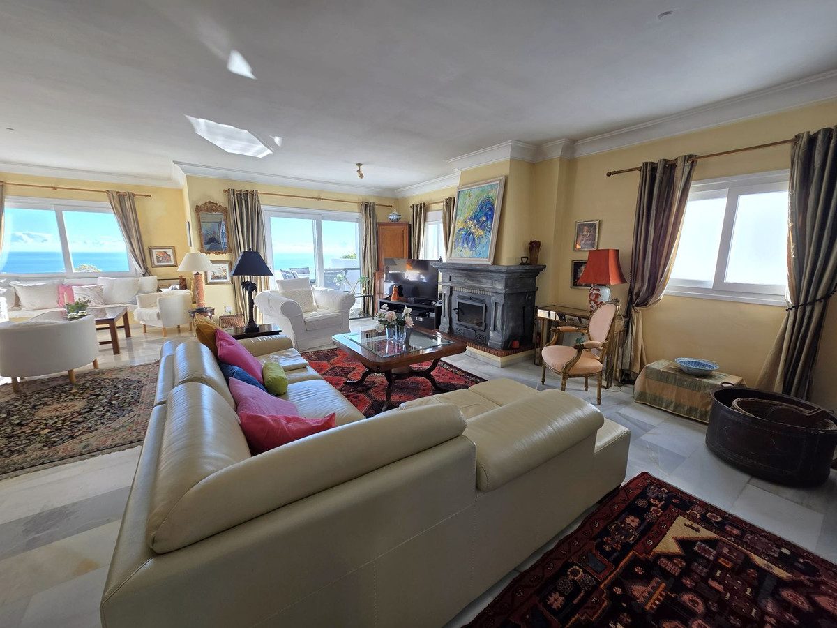 Middle Floor Apartment in Marbella, Costa del Sol – 2 beds – 399000 € - photo 5 of 26