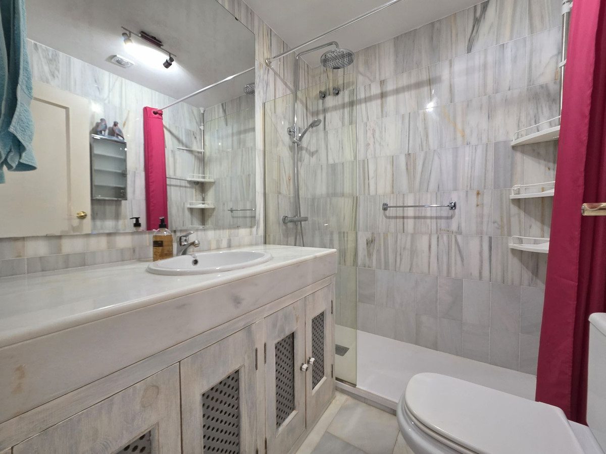 Middle Floor Apartment in Marbella, Costa del Sol – 2 beds – 399000 € - photo 13 of 26