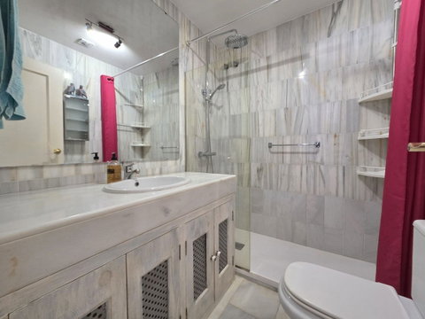 Middle Floor Apartment in Marbella, Costa del Sol – 2 beds – 399000 € - photo 13 of 26