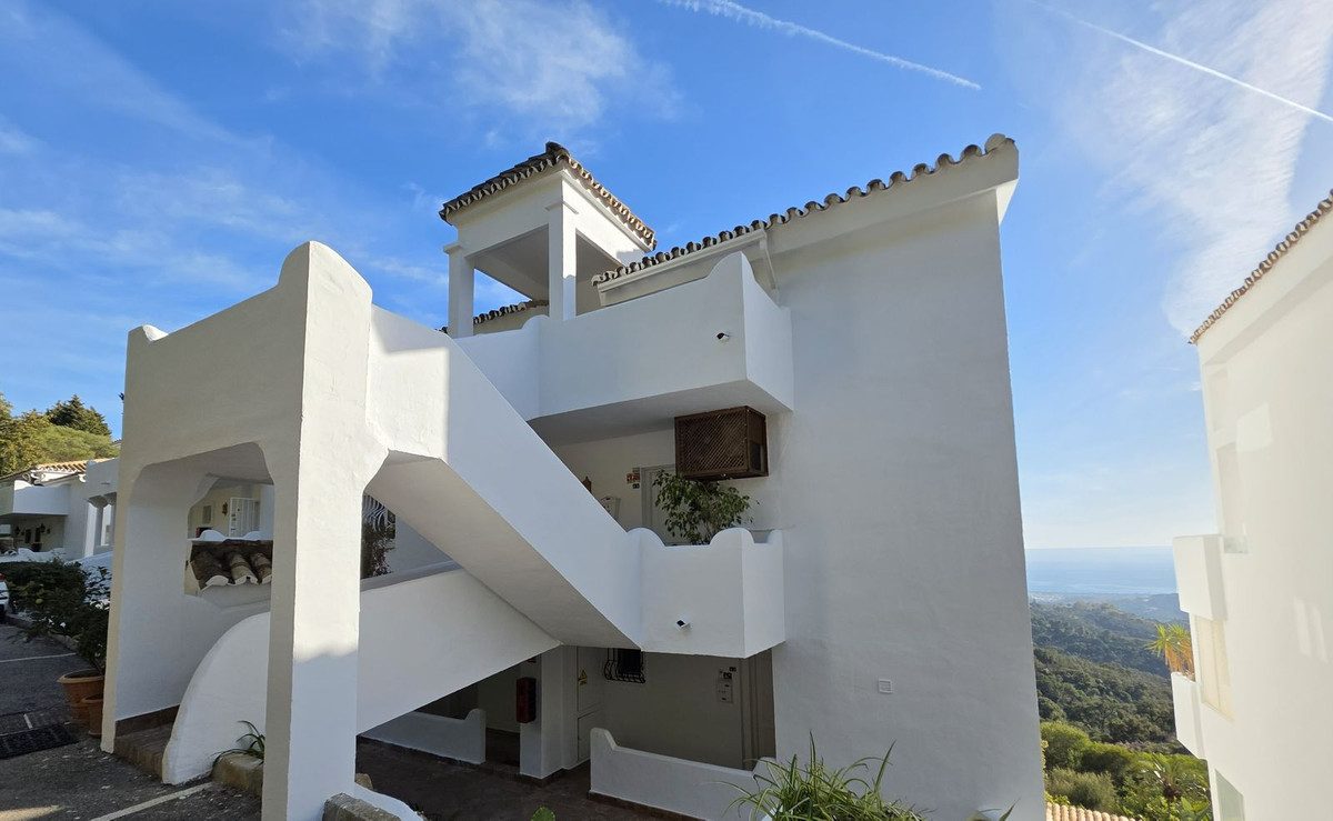 Middle Floor Apartment in Marbella, Costa del Sol – 2 beds – 399000 € - photo 22 of 26