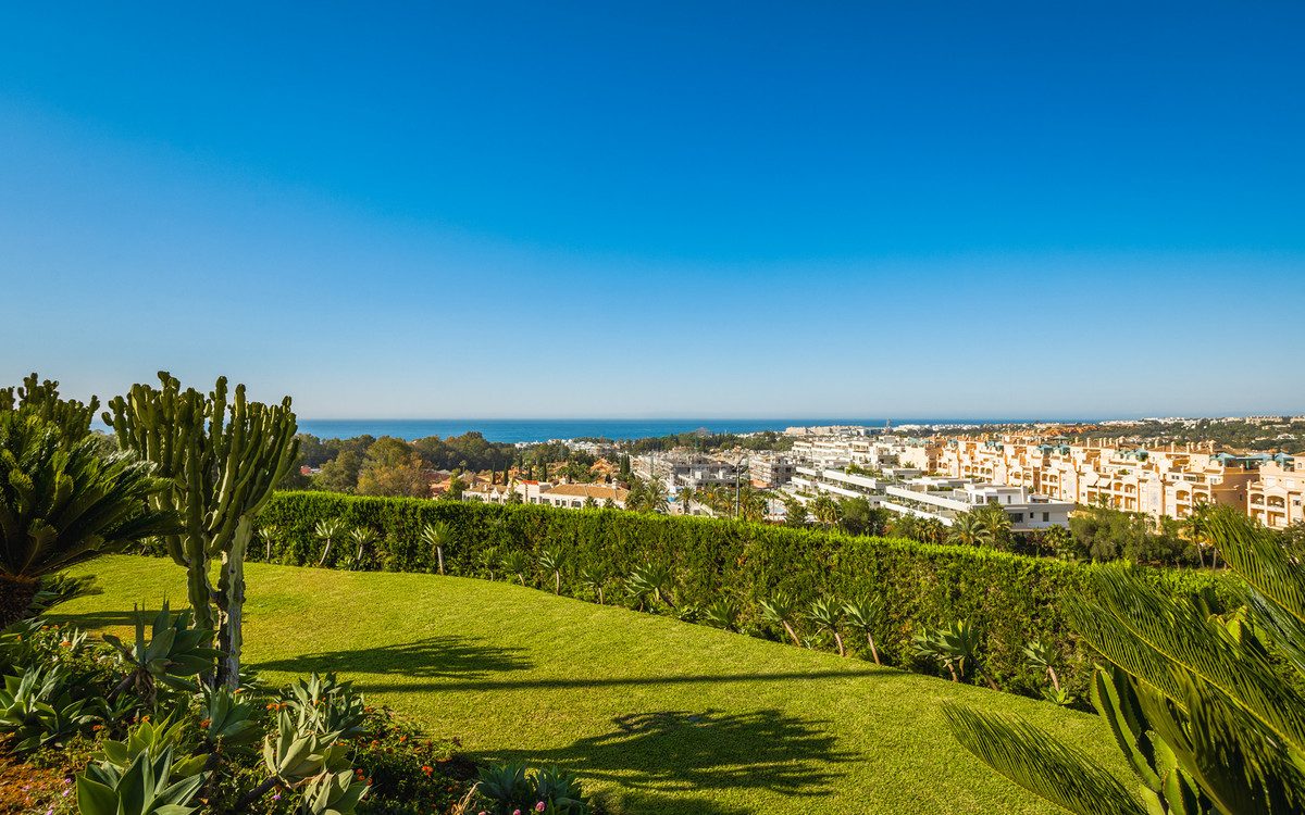 Middle Floor Apartment in Marbella, Costa del Sol – 2 beds – 795000 € - photo 20 of 24