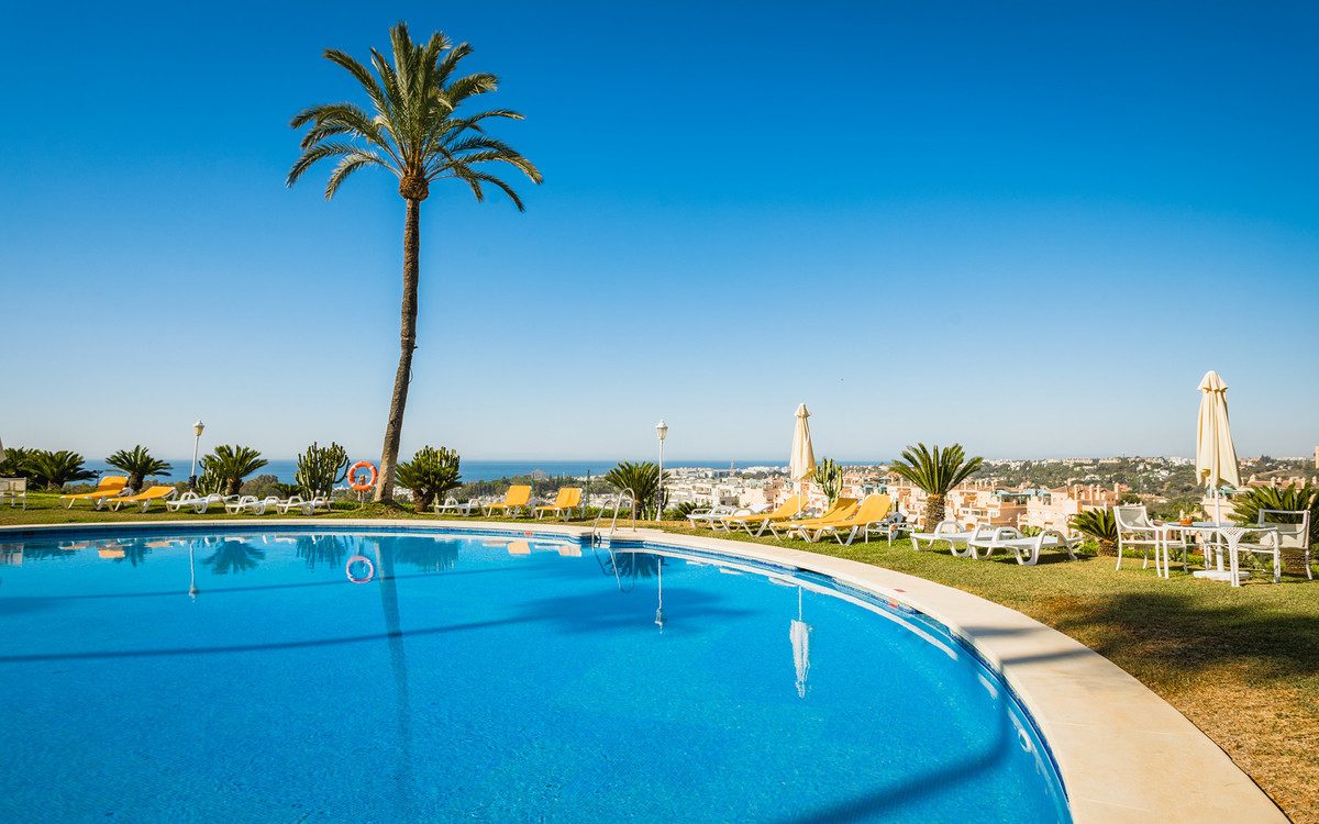 Middle Floor Apartment in Marbella, Costa del Sol – 2 beds – 795000 € - photo 22 of 24