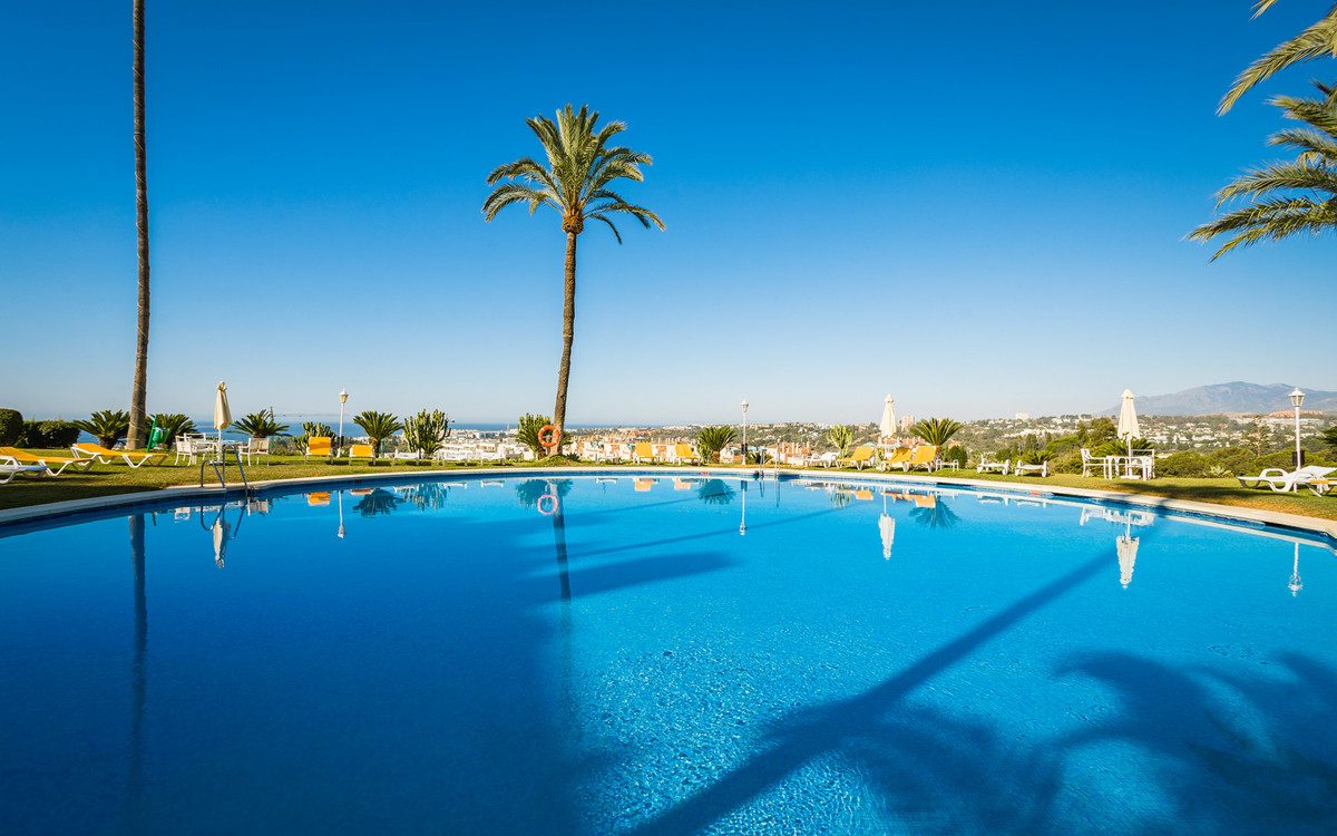 Middle Floor Apartment in Marbella, Costa del Sol – 2 beds – 795000 € - photo 23 of 24