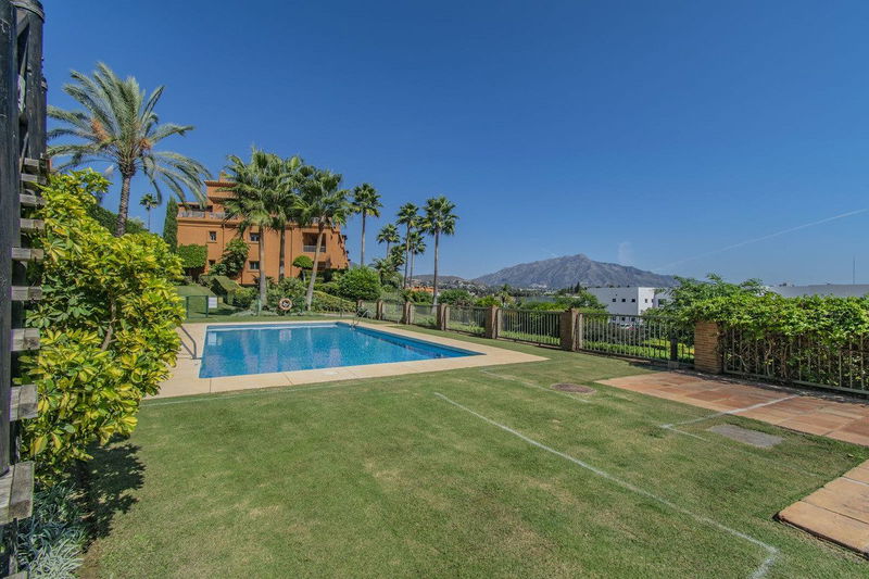 Middle Floor Apartment in Estepona, Costa del Sol – 2 beds – 420000 €