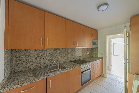 Middle Floor Apartment in Estepona, Costa del Sol – 2 beds – 420000 € - photo 8 of 38