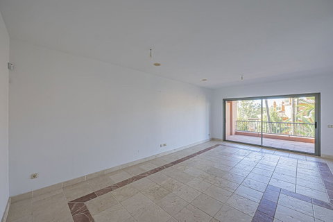Middle Floor Apartment in Estepona, Costa del Sol – 2 beds – 420000 € - photo 9 of 38