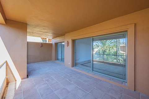 Middle Floor Apartment in Estepona, Costa del Sol – 2 beds – 420000 € - photo 13 of 38