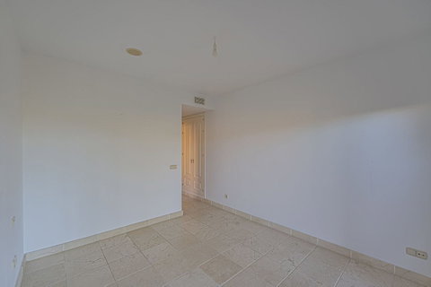 Middle Floor Apartment in Estepona, Costa del Sol – 2 beds – 420000 € - photo 19 of 38