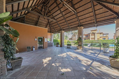 Middle Floor Apartment in Estepona, Costa del Sol – 2 beds – 420000 € - photo 20 of 38