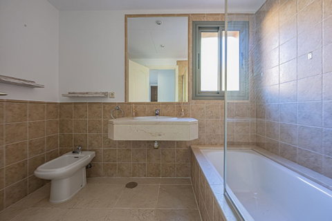 Middle Floor Apartment in Estepona, Costa del Sol – 2 beds – 420000 € - photo 21 of 38