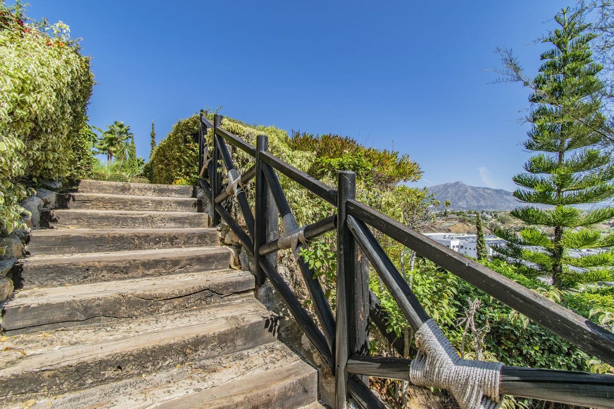Middle Floor Apartment in Estepona, Costa del Sol – 2 beds – 420000 € - photo 31 of 38