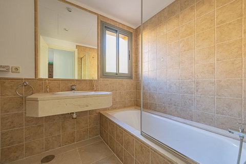 Middle Floor Apartment in Estepona, Costa del Sol – 2 beds – 420000 € - photo 36 of 38