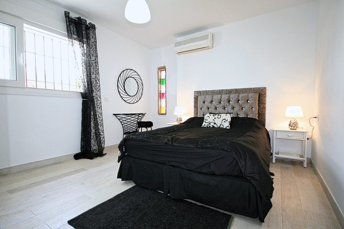 Detached Villa in Mijas, Costa del Sol – 4 beds – 995000 € - photo 18 of 22