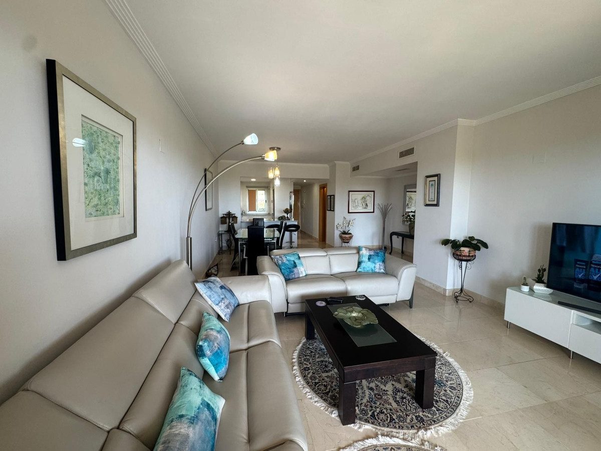 Ground Floor Apartment in Estepona, Costa del Sol – 2 beds – 350000 € - photo 2 of 28