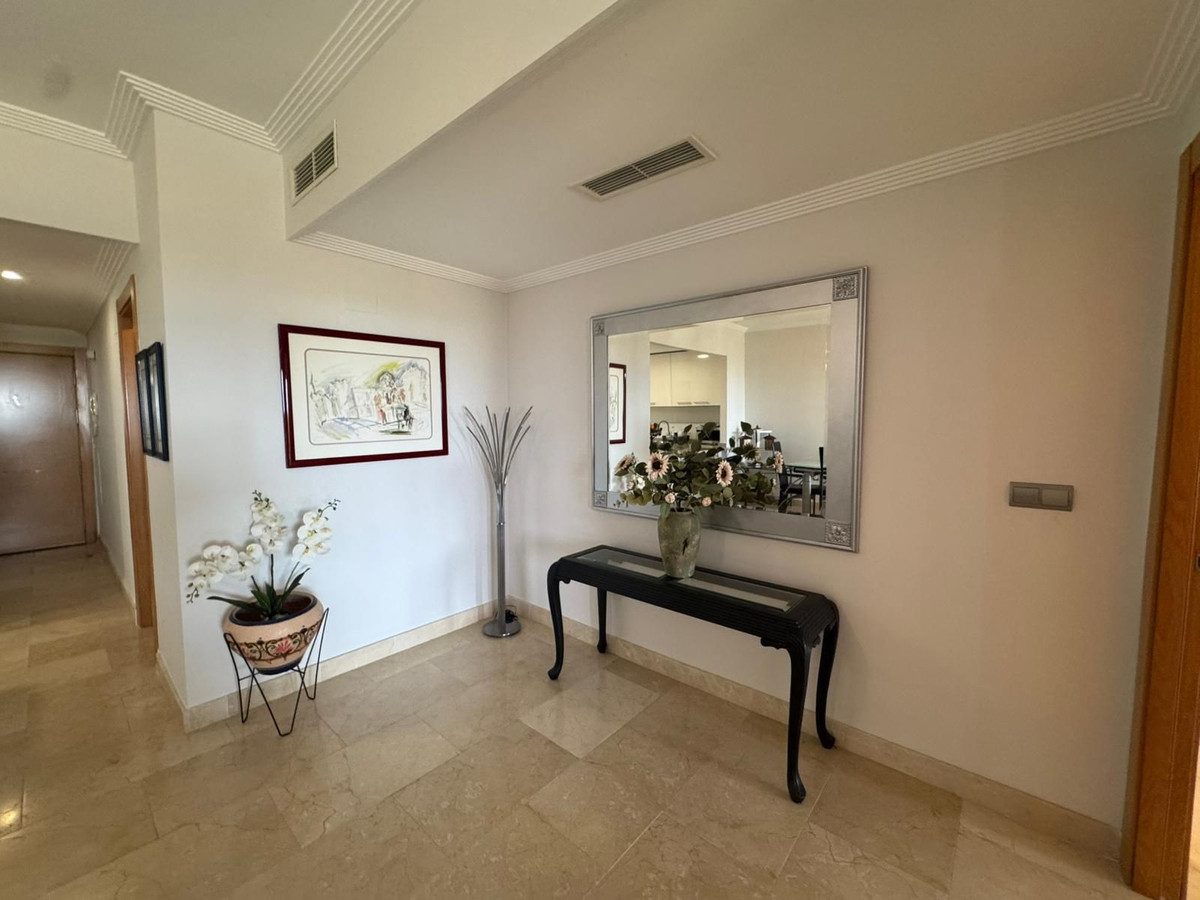 Ground Floor Apartment in Estepona, Costa del Sol – 2 beds – 350000 € - photo 3 of 28