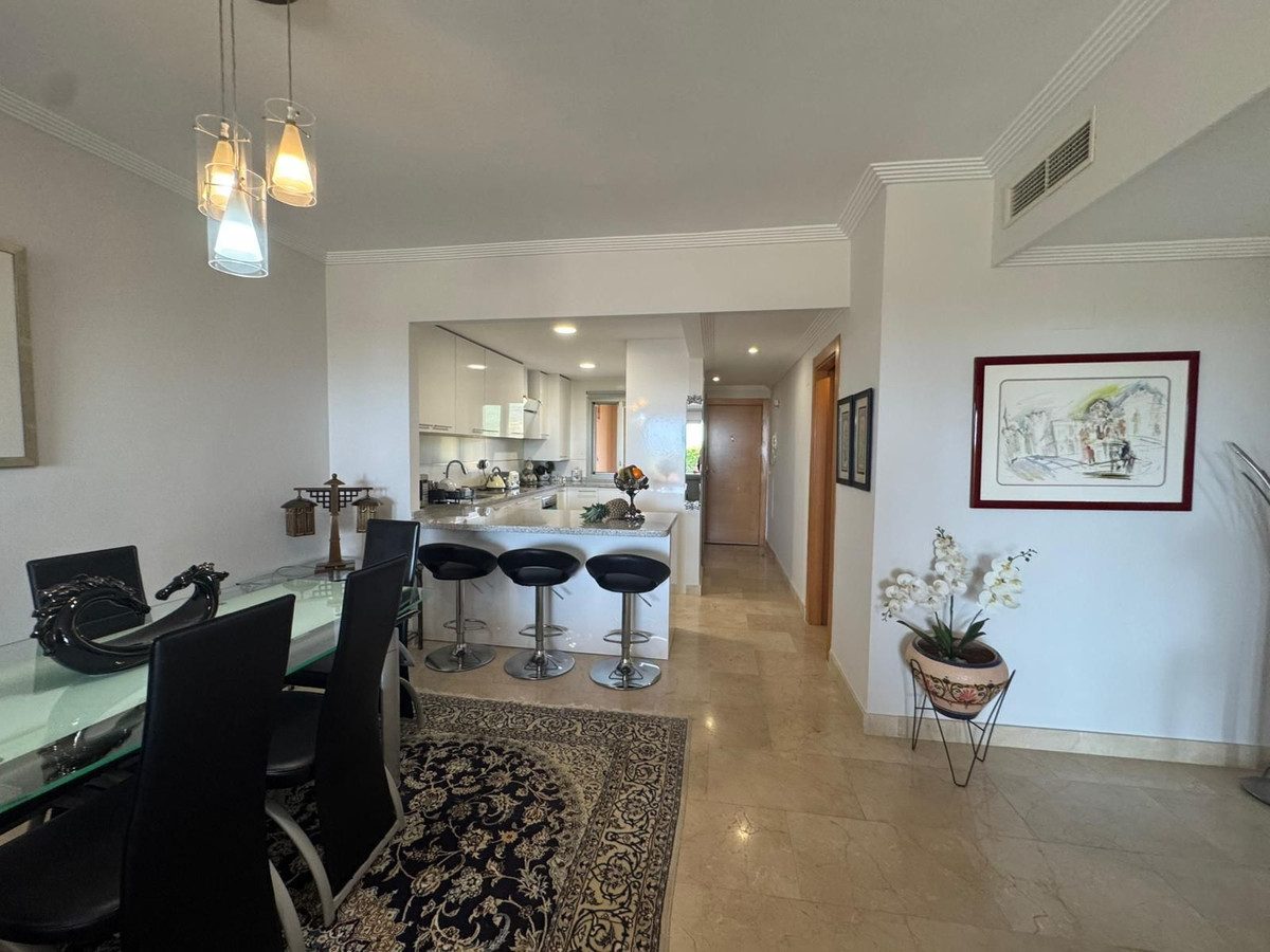 Ground Floor Apartment in Estepona, Costa del Sol – 2 beds – 350000 € - photo 4 of 28