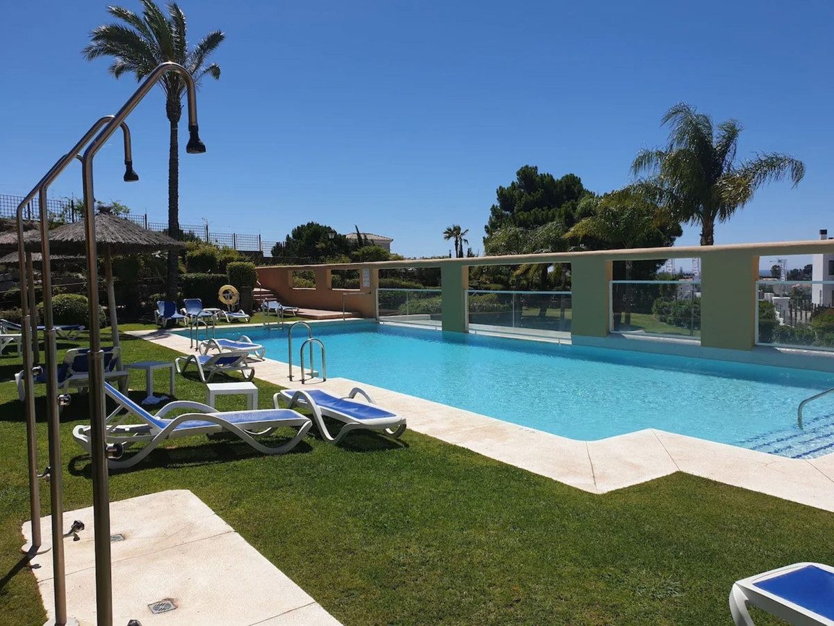 Ground Floor Apartment in Estepona, Costa del Sol – 2 beds – 350000 € - photo 7 of 28