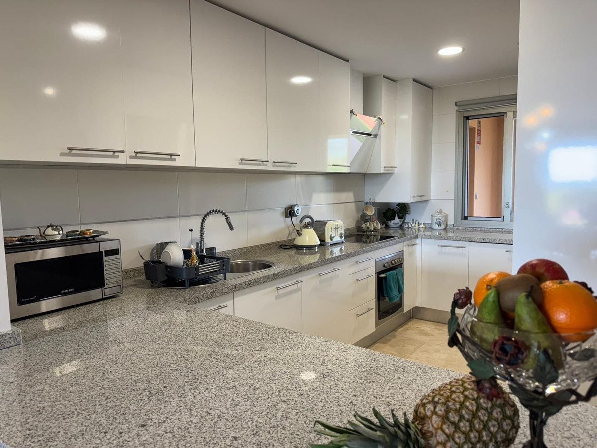 Ground Floor Apartment in Estepona, Costa del Sol – 2 beds – 350000 € - photo 9 of 28