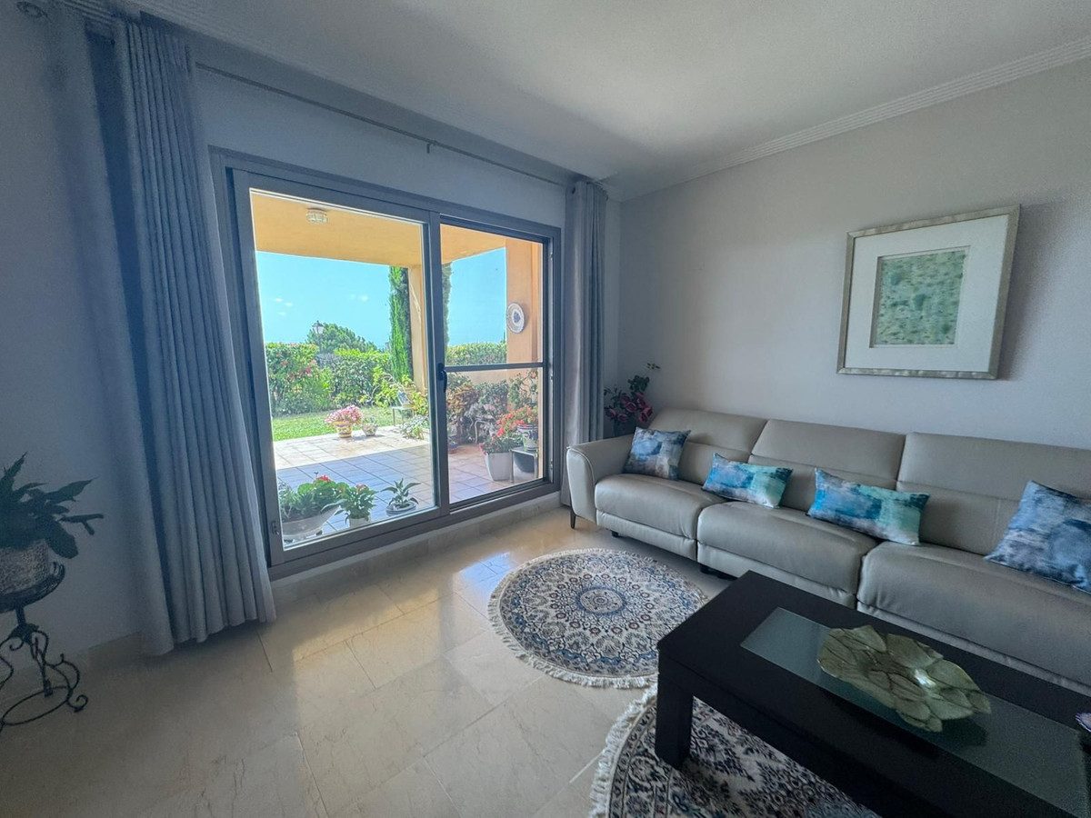 Ground Floor Apartment in Estepona, Costa del Sol – 2 beds – 350000 € - photo 10 of 28