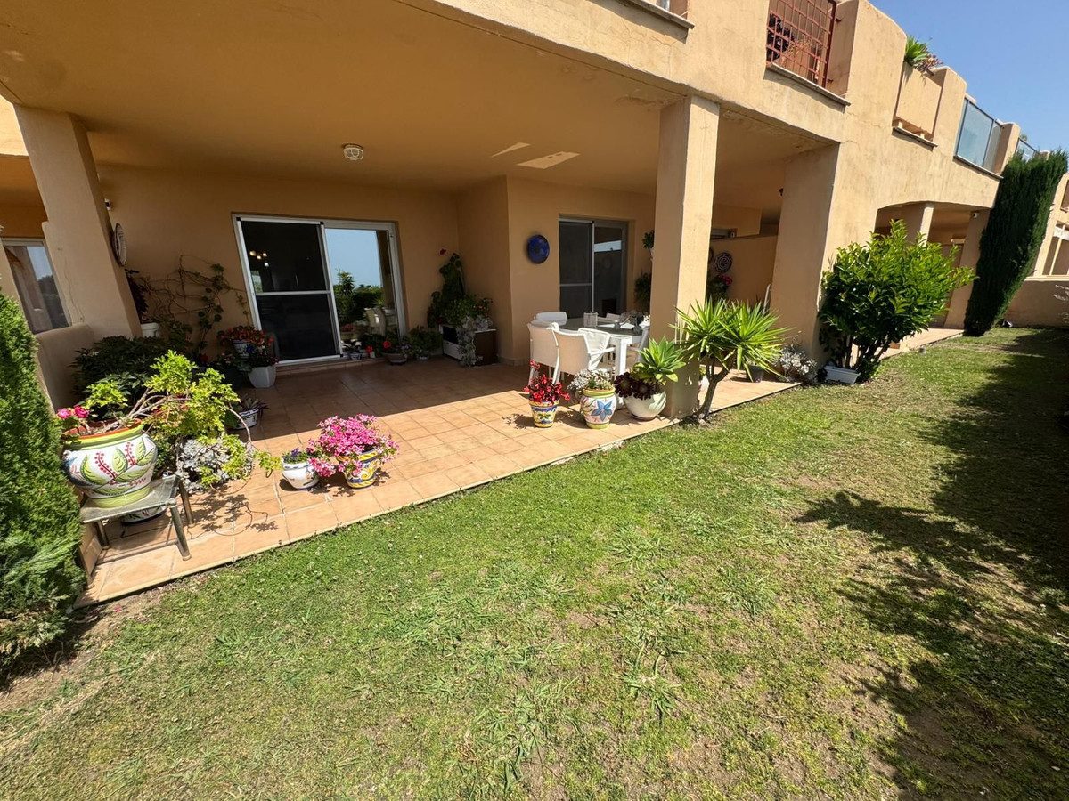 Ground Floor Apartment in Estepona, Costa del Sol – 2 beds – 350000 € - photo 12 of 28