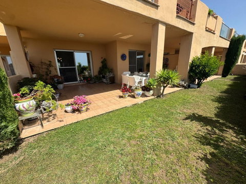 Ground Floor Apartment in Estepona, Costa del Sol – 2 beds – 350000 € - photo 12 of 28