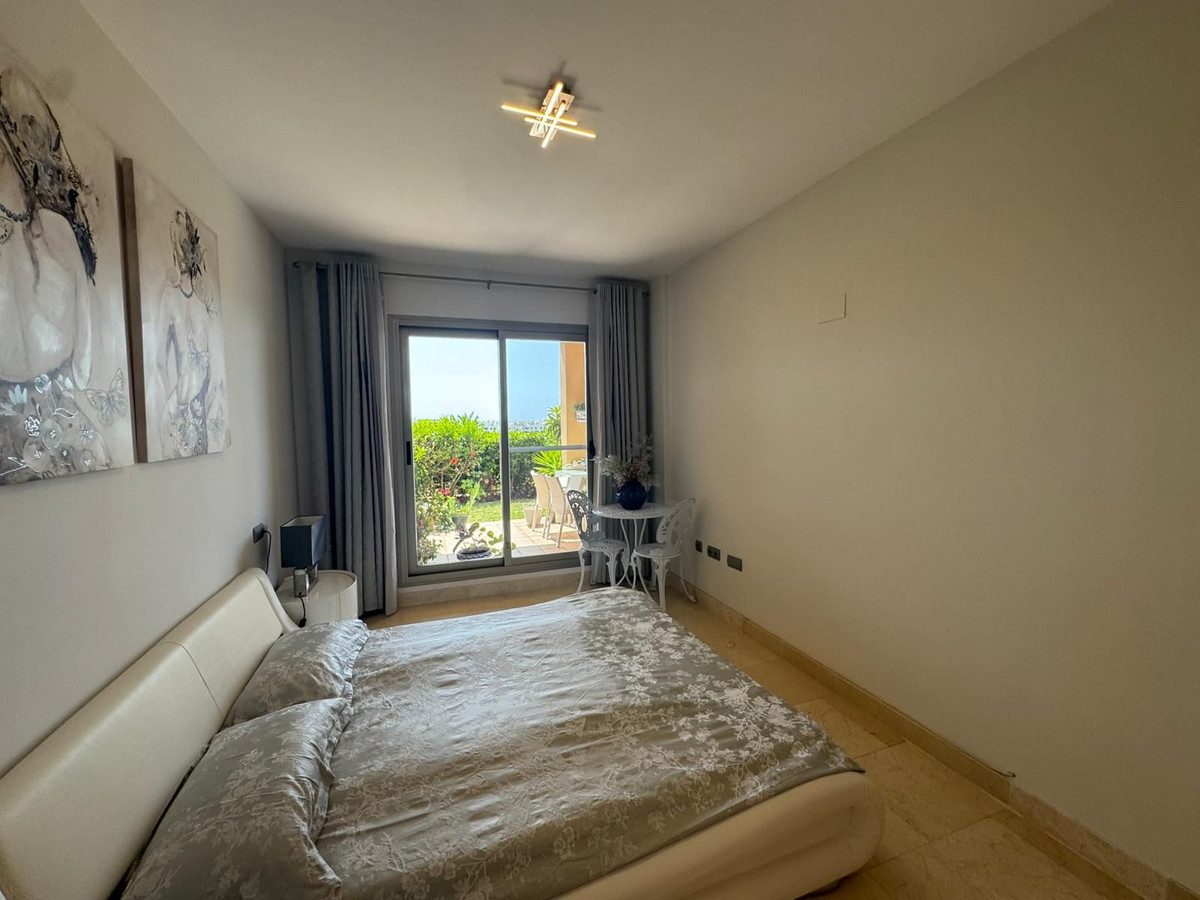 Ground Floor Apartment in Estepona, Costa del Sol – 2 beds – 350000 € - photo 13 of 28