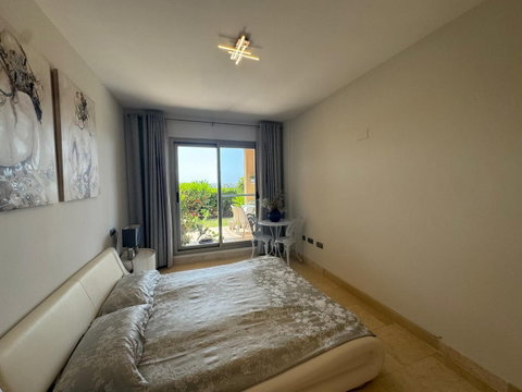 Ground Floor Apartment in Estepona, Costa del Sol – 2 beds – 350000 € - photo 13 of 28