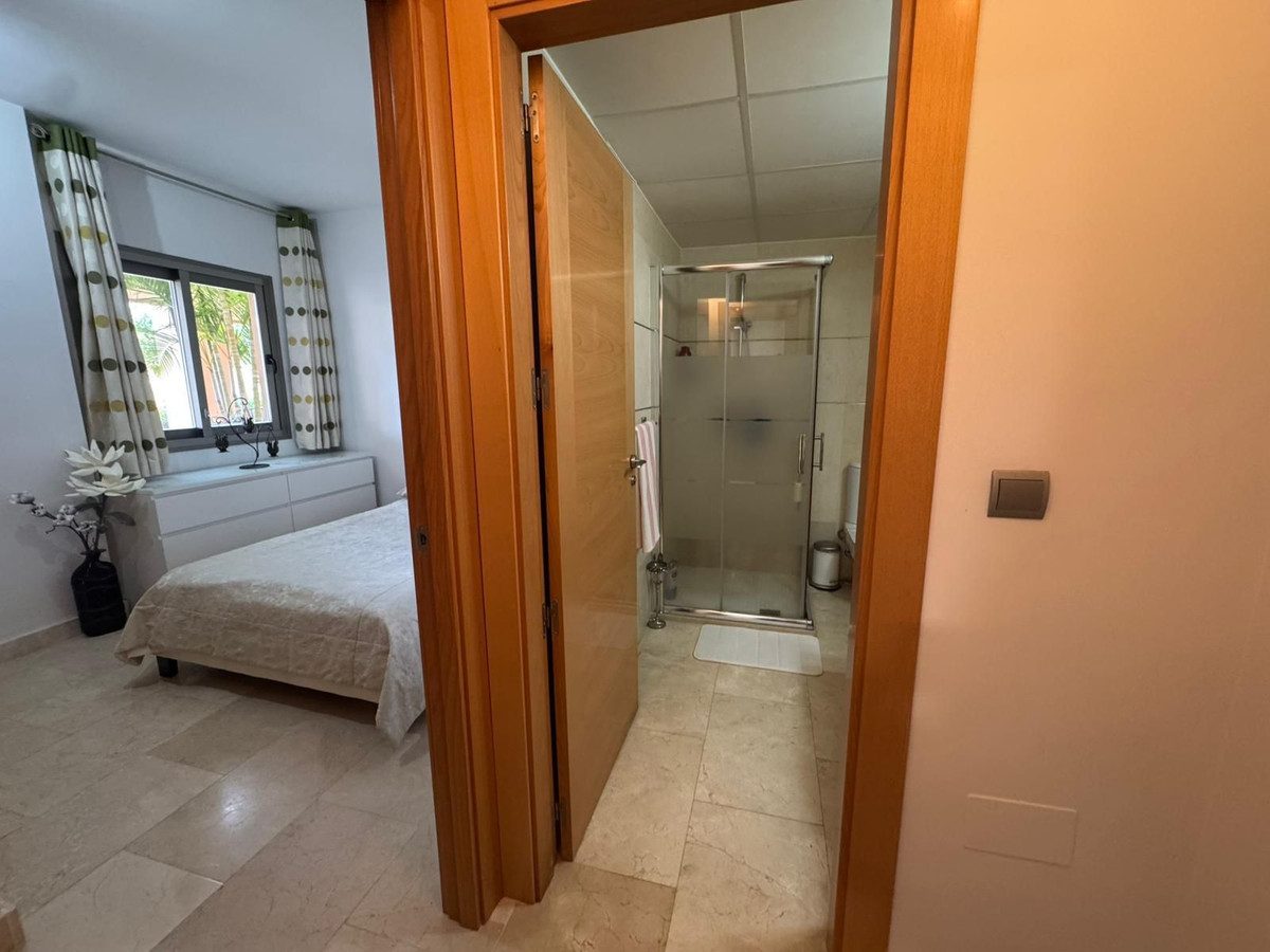 Ground Floor Apartment in Estepona, Costa del Sol – 2 beds – 350000 € - photo 17 of 28