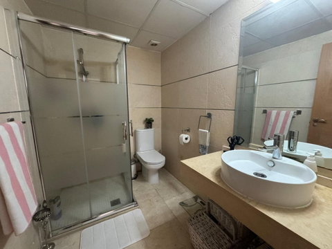 Ground Floor Apartment in Estepona, Costa del Sol – 2 beds – 350000 € - photo 18 of 28