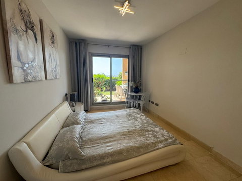 Ground Floor Apartment in Estepona, Costa del Sol – 2 beds – 350000 € - photo 23 of 28