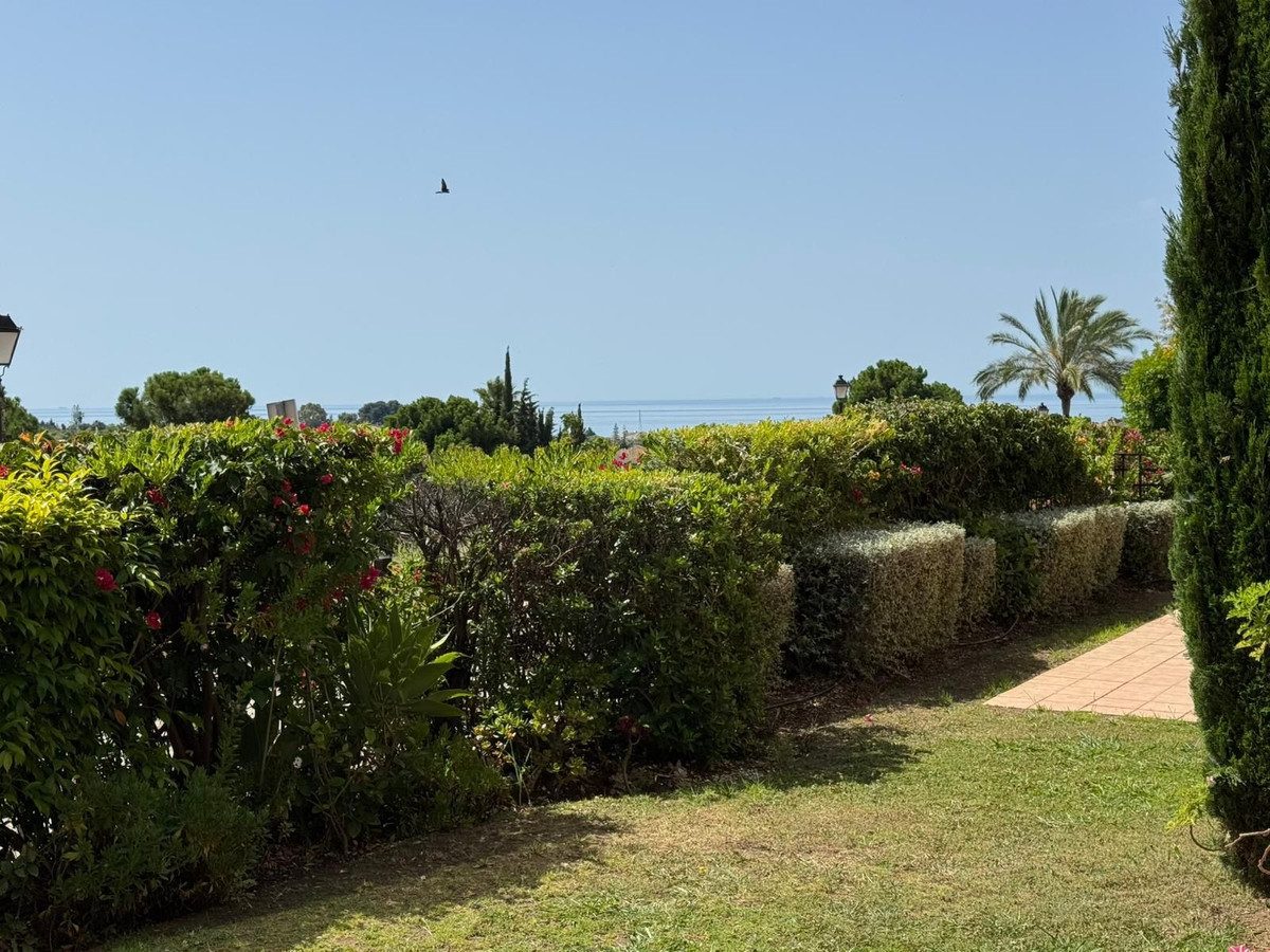 Ground Floor Apartment in Estepona, Costa del Sol – 2 beds – 350000 € - photo 25 of 28