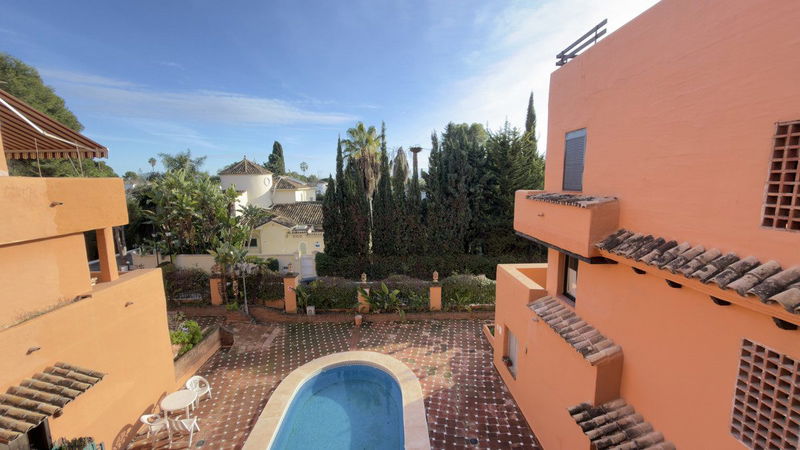 Middle Floor Apartment in Estepona, Costa del Sol – 2 beds – 295000 €