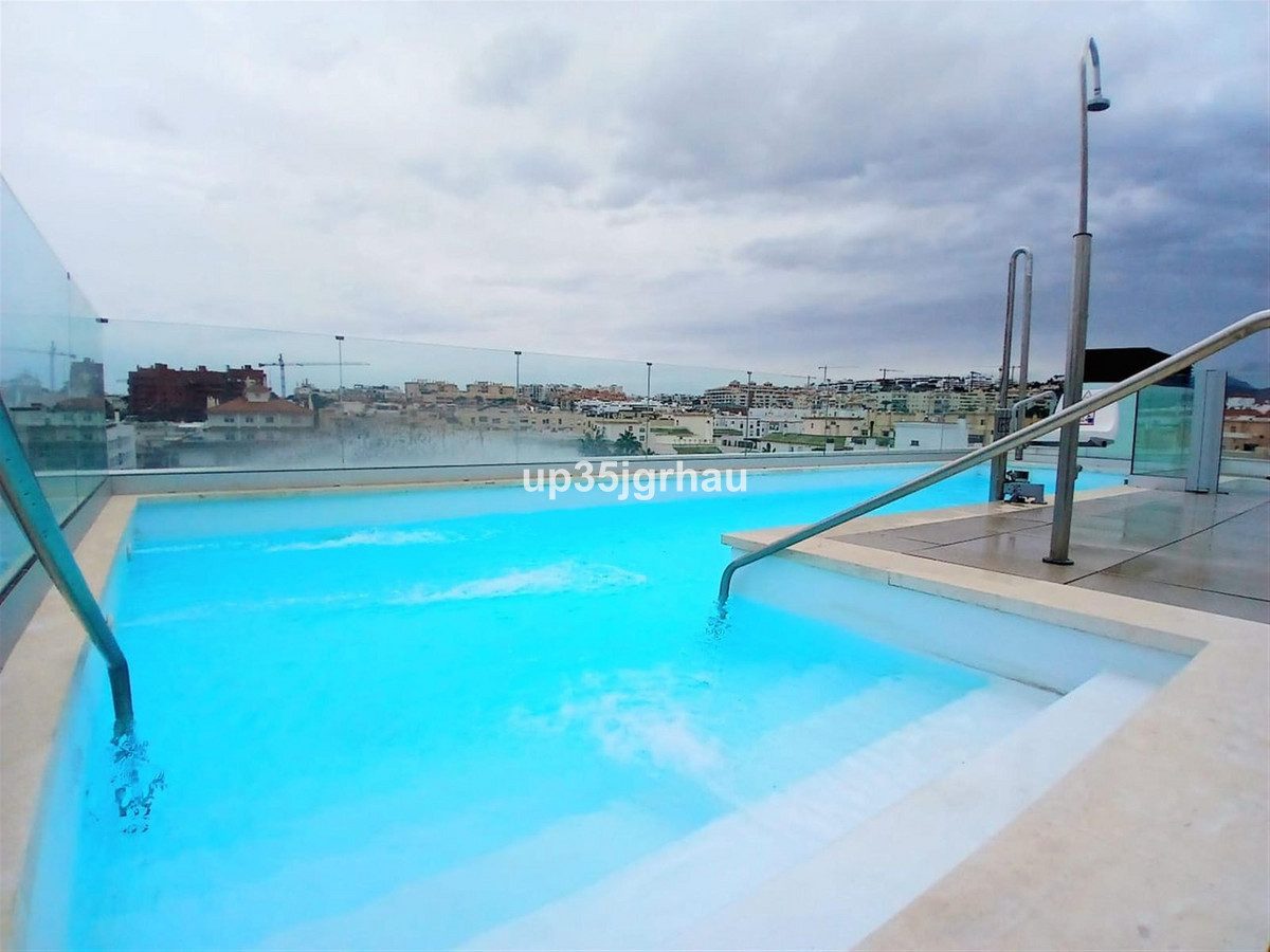 Middle Floor Apartment in Estepona, Costa del Sol – 2 beds – 495000 € - photo 5 of 21