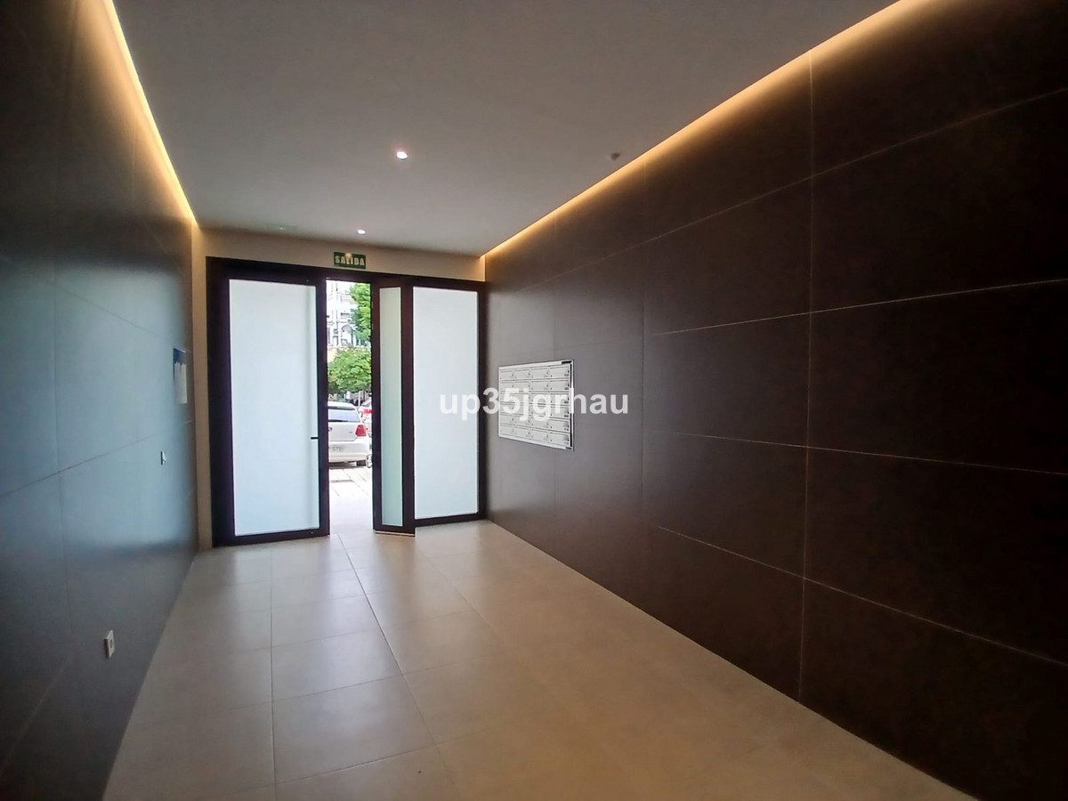 Middle Floor Apartment in Estepona, Costa del Sol – 2 beds – 495000 € - photo 6 of 21
