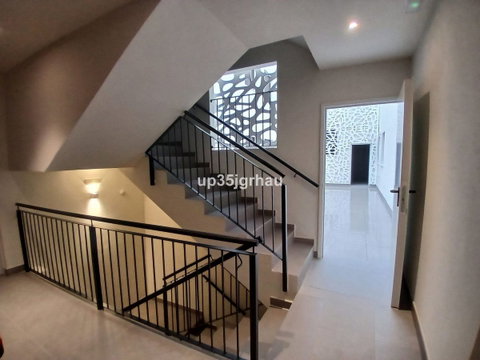 Middle Floor Apartment in Estepona, Costa del Sol – 2 beds – 495000 € - photo 7 of 21