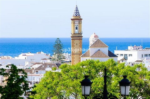 Middle Floor Apartment in Estepona, Costa del Sol – 2 beds – 495000 € - photo 19 of 21