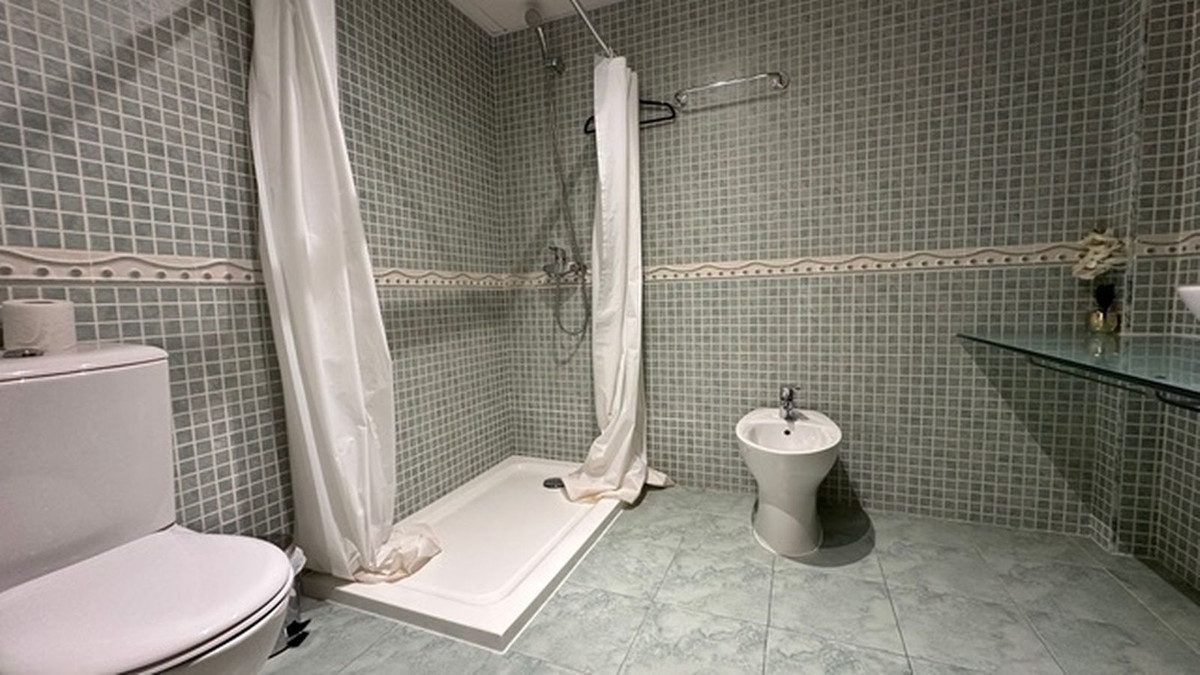 Penthouse Duplex in Fuengirola, Costa del Sol – 3 beds – 610000 € - photo 18 of 24