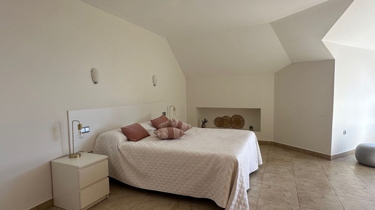 Penthouse Duplex in Fuengirola, Costa del Sol – 3 beds – 610000 € - photo 20 of 24