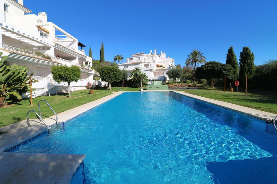 Middle Floor Apartment in Marbella, Costa del Sol – 2 beds – 395000 € - photo 1 of 23