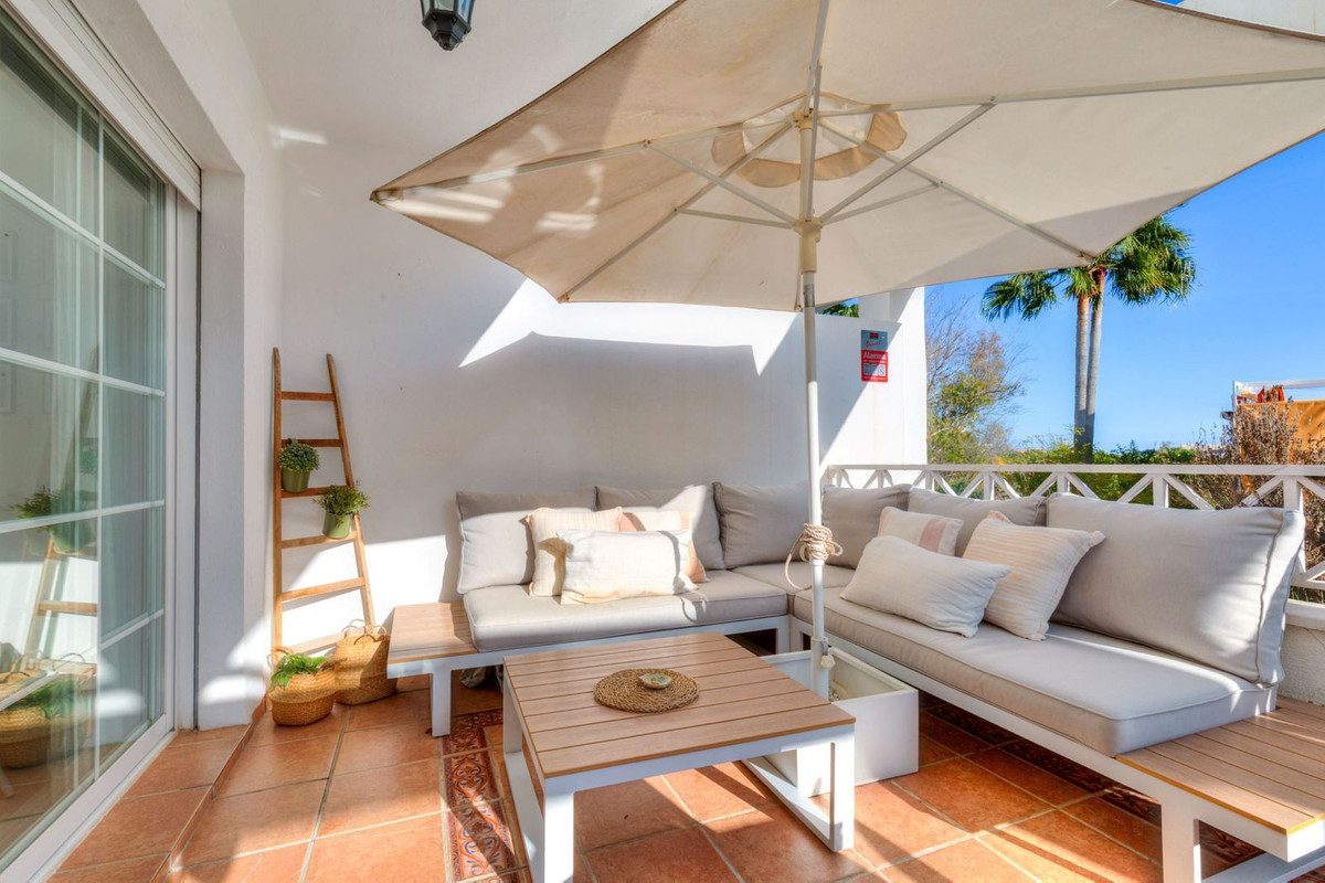 Middle Floor Apartment in Marbella, Costa del Sol – 2 beds – 395000 € - photo 3 of 23