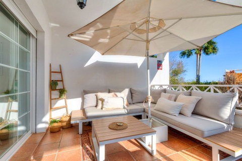 Middle Floor Apartment in Marbella, Costa del Sol – 2 beds – 395000 € - photo 3 of 23